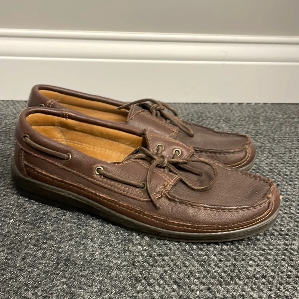 Minnetonka Mens Brown Loafers Boat Shoes Size 9.5 Leather Classic Traditional